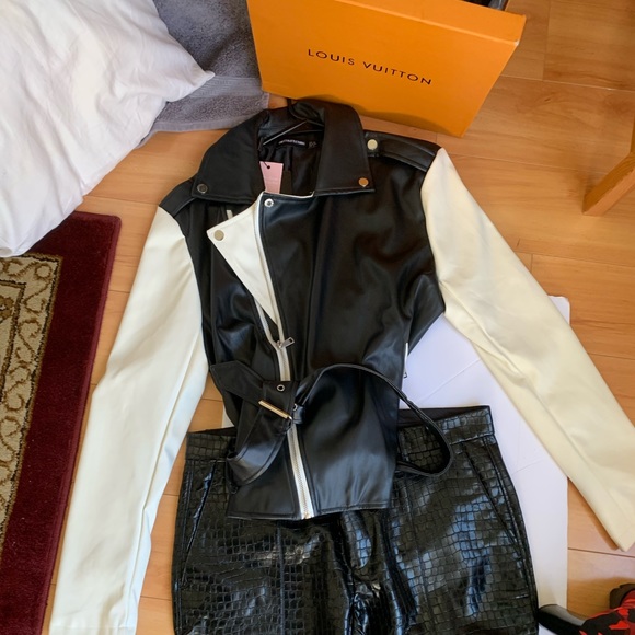 Black and White moto - Picture 1 of 7